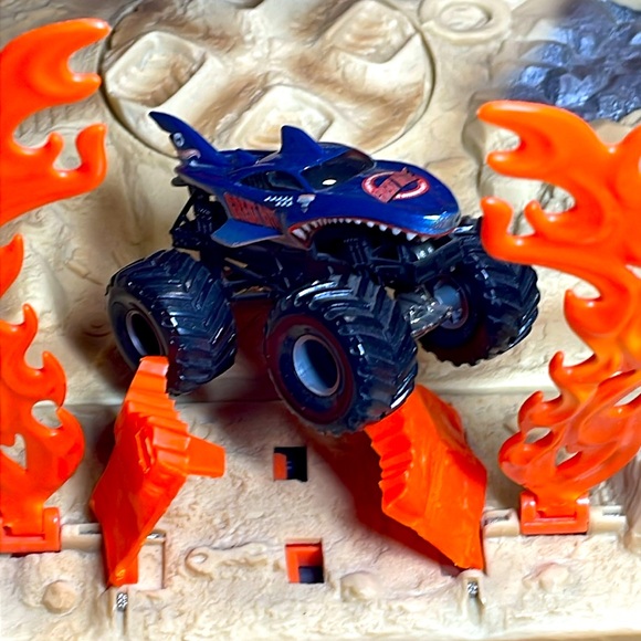 Mini Great Bite - Picture 3 of 3